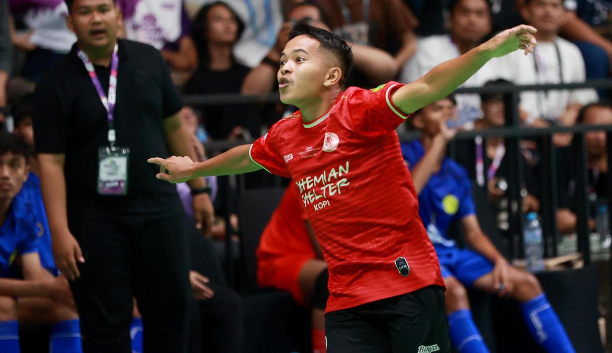 <p>SMAN 8 Makassar berhasil menjadi juara AXIS Nation Cup 2023 pada laga grand final yang digelar di Istora Senayan, Jakarta, Minggu (15/10/2023) malam WIB. (Bola.com/Muhammad Iqbal Ichsan)</p>