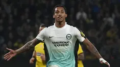 Penyerang Brighton & Hove Albion, Joao Pedro merayakan gol yang dicetaknya ke gawang AEK Athena pada pekan ke-5 grup B Liga Europa di OPAP Arena, di Athena, Jumat (1/12/2023) dini hari WIB. (AP Photo/Thanassis Stavrakis)