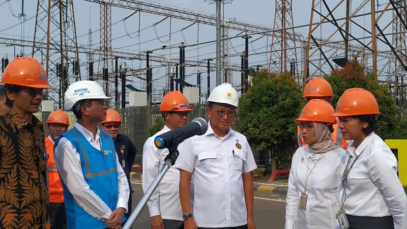 kunjungan kerja Menteri ESDM  Arifin Tasrif dalam rangka melihat kesiapan pasokan listrik Natal dan Tahun Baru di PLN P2B Gandul.