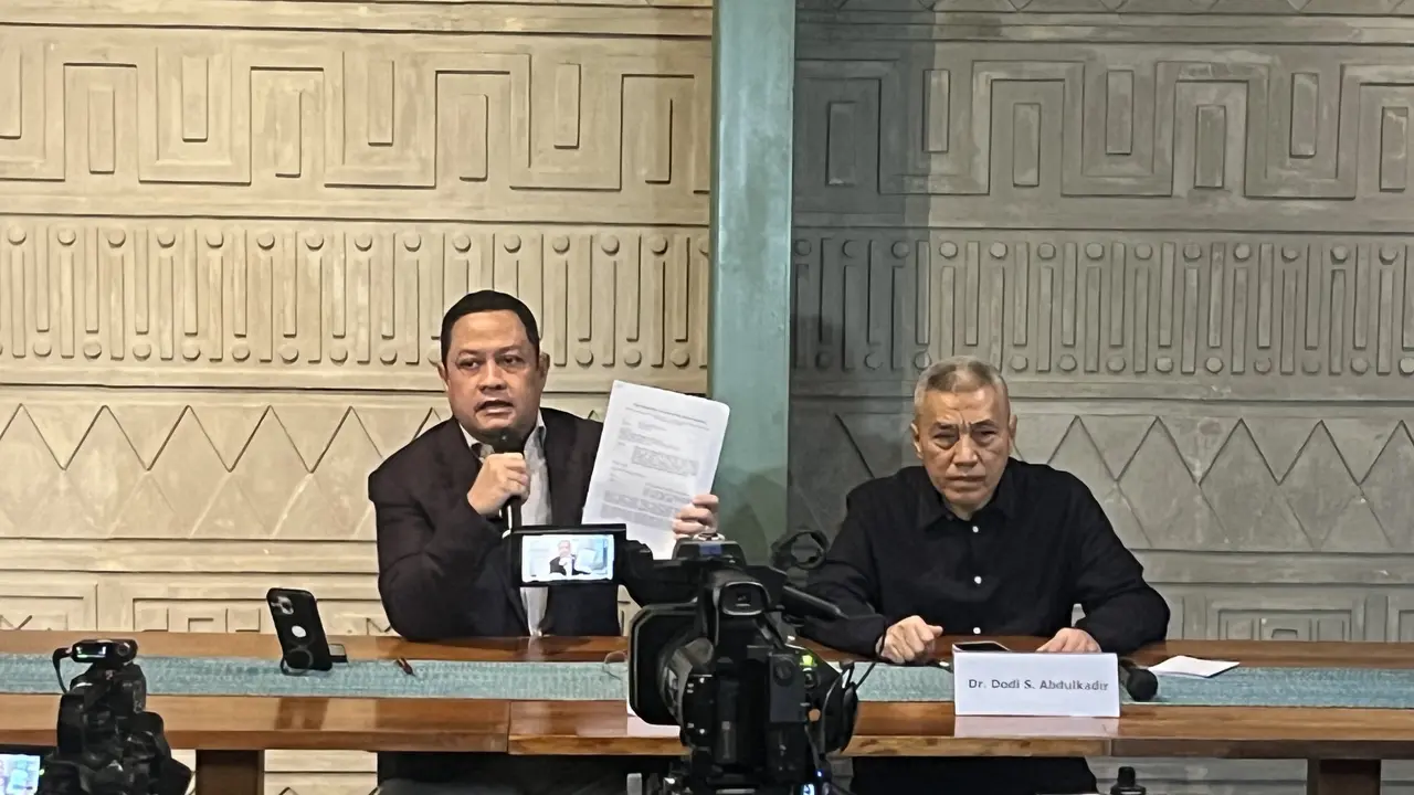 Tim kuasa hukum Nadiem Makarim saat menggelar jumpa pers di Jakarta. (Dok. Istimewa)