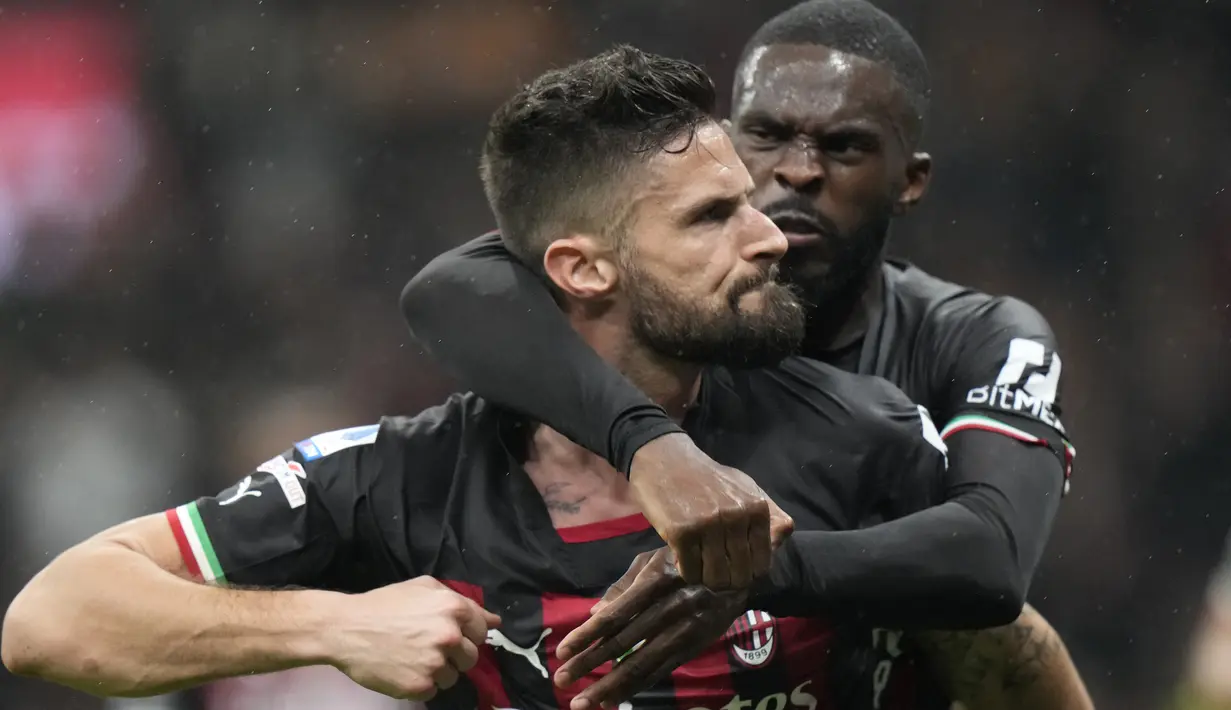 Selebrasi striker AC Milan, Olivier Giroud setelah menjebol gawang Salernitana pada laga pekan ke-26 Liga Italia 2022/2023 di San Siro Stadium, Milan, Selasa (14/3/2023) dini hari WIB. (AP Photo/Luca Bruno)
