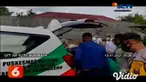Ada dua orang pekerja mengalami keracunan amoniak, saat membersihkan rumah sarang burung walet di Bojonegoro, Jawa Timur. Petugas Pemadam Kebakaran dan Penyelamatan yang mendapat laporan berupaya mengevakuasi korban dari ketinggian 20 meter.