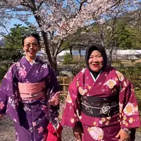 Yura Yunita saat Liburan ke Jepang kompak kenakan kimono bersama ibunda. [@yurayunita]