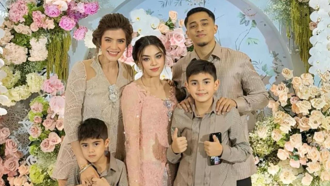 Carissa Puteri dan Keluarga Tampil Elegan di Pertunangan Shalva Rizaldi, Dipuji Banjir Visual