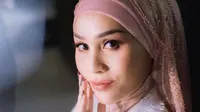 Ashilla Sikado menyebut hamil bukan hanya urusan istri. Suami patut diajak diskusi mengingat punya anak tanggung jawab seumur hidup bagi para orangtua. (Foto: Dok. Instagram @ashillasikado)