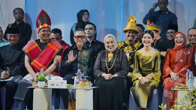 Beda Pesona Menawan Kahiyang Ayu di HUT ke-434 Kota Medan, Pamer Body Ramping dengan Kebaya Janggan dan Baju Kurung