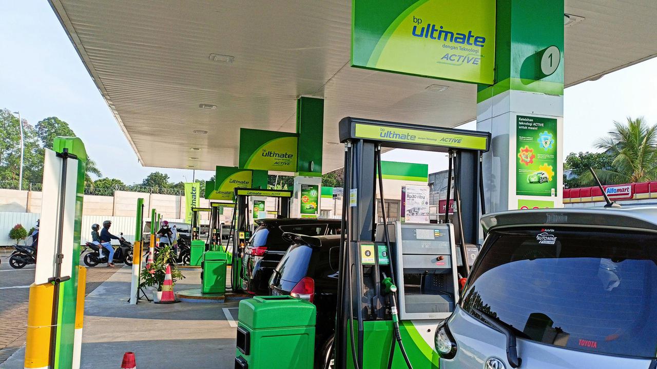 Tak Hanya Bensin Pertamina, Harga BBM di SPBU BP AKR juga Turun Mulai Hari Ini