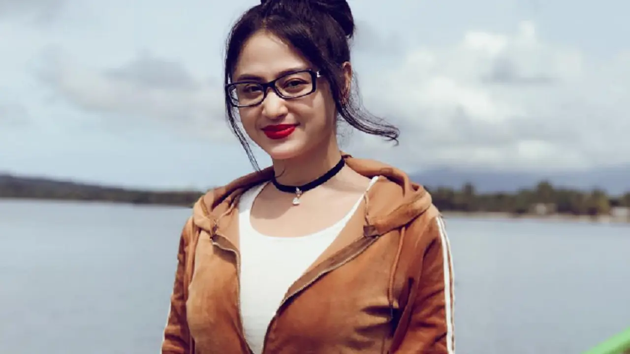 Dewi perssik