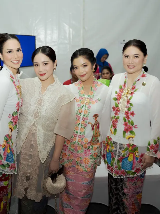 Potret Nagita Slavina hadir di acara Istana Berkebaya (Foto: instagram raffinagita1717)