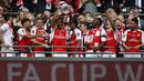 Theo Walcott meraih trofi  Piala FA bersama Arsenal pada musim 2014-2015 dan 2016-2017 serta Community Shield 2015 dan 2017. (AFP/Adrian Dennis)