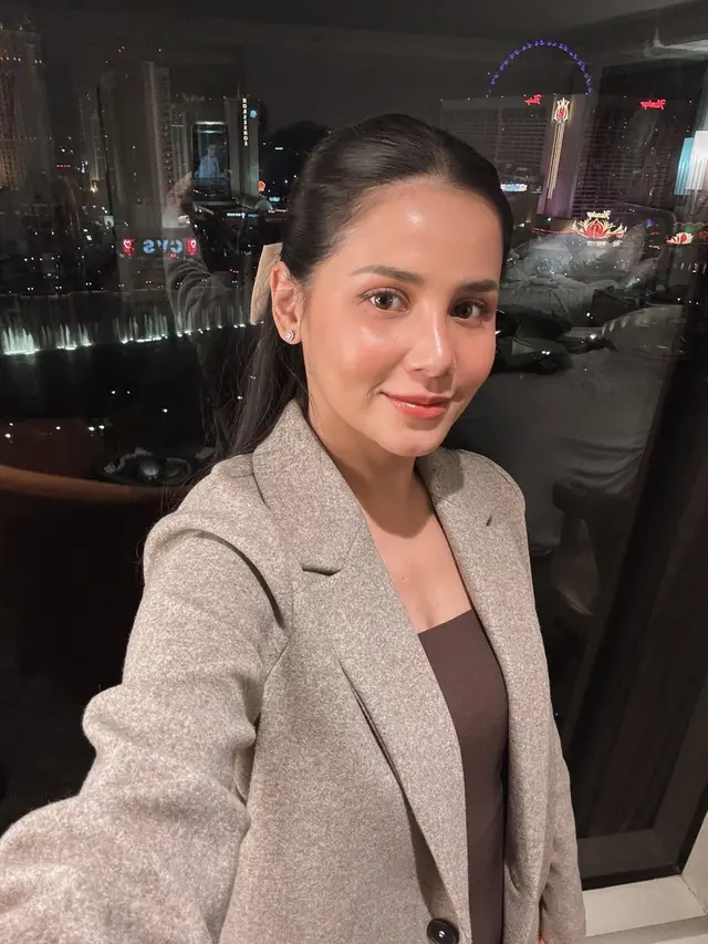 6 Potret Yunita Siregar yang Baru Dilamar, Sosok Kekasih Masih Dirahasiakan