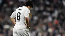 Reaksi dari bintang asal Brasil, Kaka saat Real Madrid disingkirkan Alcorcon dalam ajang Copa del Rey di Santiago Bernabeu, Madrid, 10 November 2009. AFP PHOTO/JAVIER SORIANO