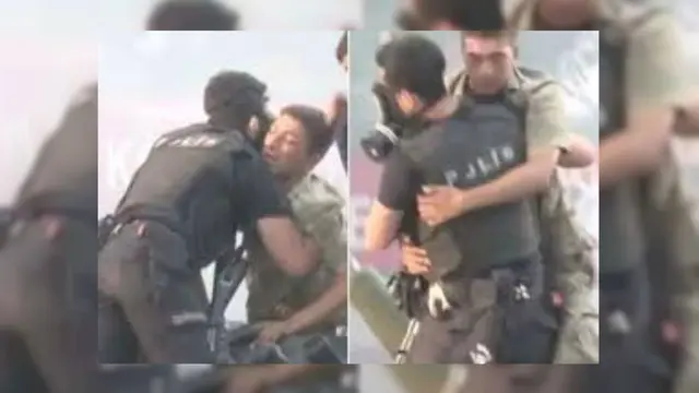 Video Mengharukan Polisi Selamatkan Tentara Turki dari Amuk Massa