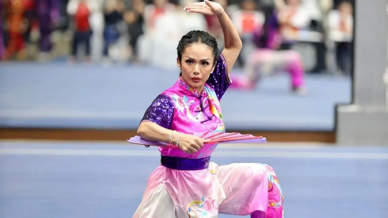 Potret Atletis Krisdayanti Latihan untuk Kompetisi Wushu di Usia 50 Tahun, Berbalut Busana Cerah Bernuansa Ungu