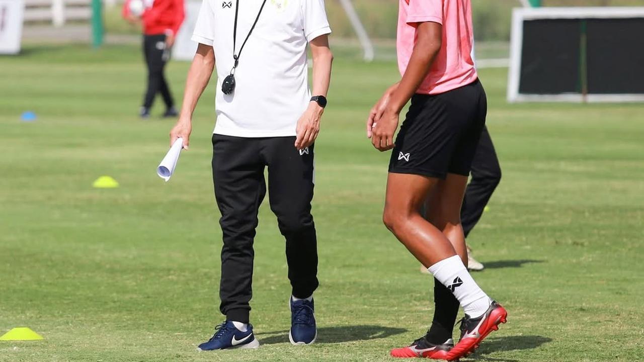 Pemain Timnas Rizky Ridho Bagikan Kenangan Manis Pose Manja STY Bersandar di Pundaknya
