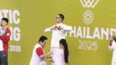 Selebrasi Jason Donovan Yusuf usai mendaptkan kembali medali emas nomor 50 meter gaya punggung putra pada SEA Games 2025 yang bertempat di Swimming Pool, Sports Authority of Thailand, Bangkok, Kamis (11/12/2025) sore WIB. (Dok. Akuatik Indonesia)