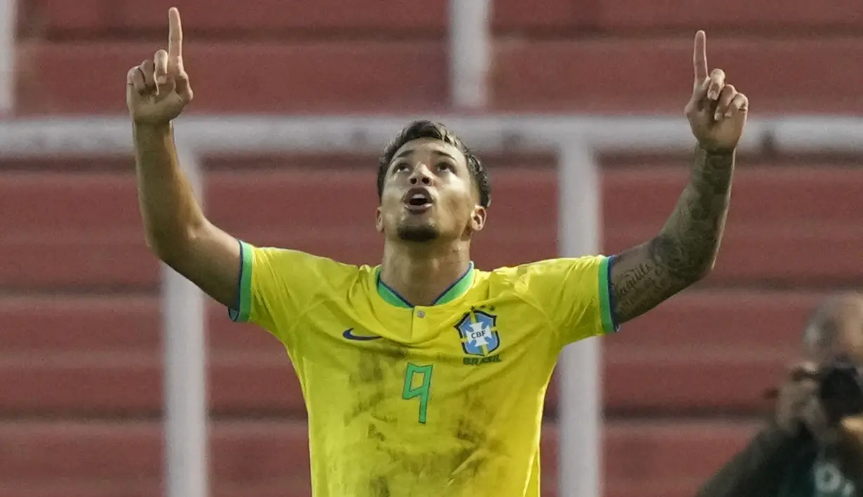 Pemain Brasil U-20, Marcos Leonardo melakukan selebrasi setelah mencetak gol kedua ke gawang Dominika U-20 pada laga matchday kedua Grup D Piala Dunia U-20 2023 di Stadion Malvinas, Argentina, Kamis (25/05/2023) dini hari WIB. Brasil menang dengan skor 6-0. (AP Photo/Natacha Pisarenko)
