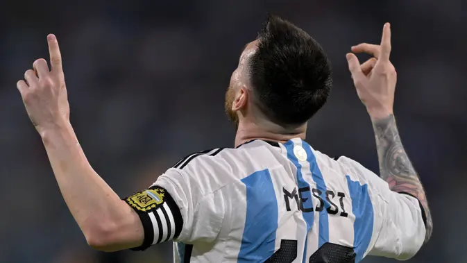 Capaian tersebut membuat Lionel Messi terus mengukir rekor bersama Timnas Argentina. Sebelumnya, Messi juga sudah membawa negaranya menjadi juara Piala Dunia 2022 di Qatar. (JUAN MABROMATA/AFP)