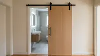 8 Model Pintu Kamar Mandi untuk Ruangan Berukuran Kecil, Desain Simpel yang Terlihat Rapi dan Modern