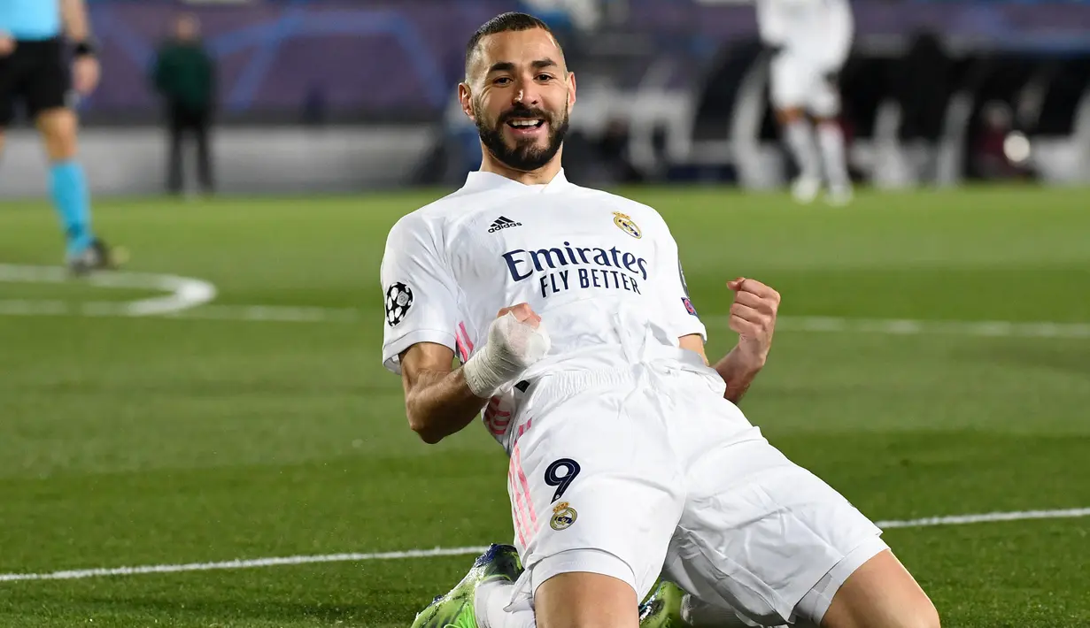 Karim Benzema. Striker Real Madrid asal Prancis ini mencetak gol ke-70 saat Real Madrid mengalahkan Atalanta 3-1 yang merupakan gol ke-58 untuk Real Madrid. Bersama Lyon ia mencetak 12 gol. Total membutuhkan 126 penampilan untuk mencetak 70 gol. (AFP/Pierre-Philippe Marcou)