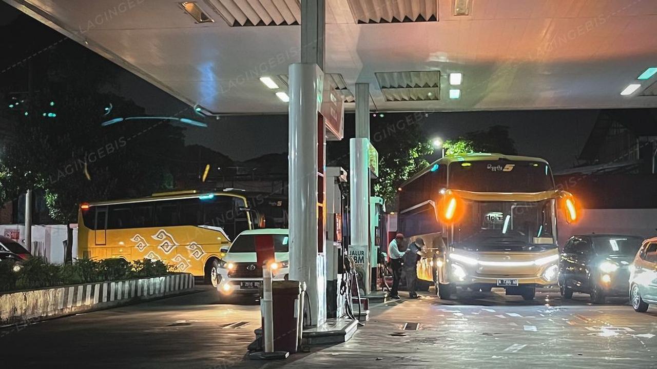 Membawa dua Sleeper Bus!