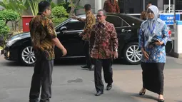 Ketua Komisi Yudisial (KY) Jaja Ahmad Jayus bersama jajarannya mendatangi gedung KPK, Jakarta, Jumat (13/7). Kedatangan Jaja merupakan kunjungan perdananya usai didapuk menggantikan Aidul Fitriciada Azhari pada 29 Januari 2018. (Merdeka.com/Dwi Narwoko)