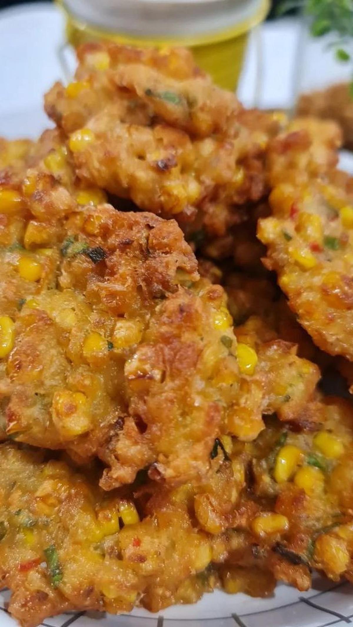 itulah lima resep bakwan yang bisa dipraktekkan sekarang juga di rumah. Ternyata tak hanya bakwan jagung, masih banyak macam bakwan yang akan menggugah seleramu. Selamat mencoba.