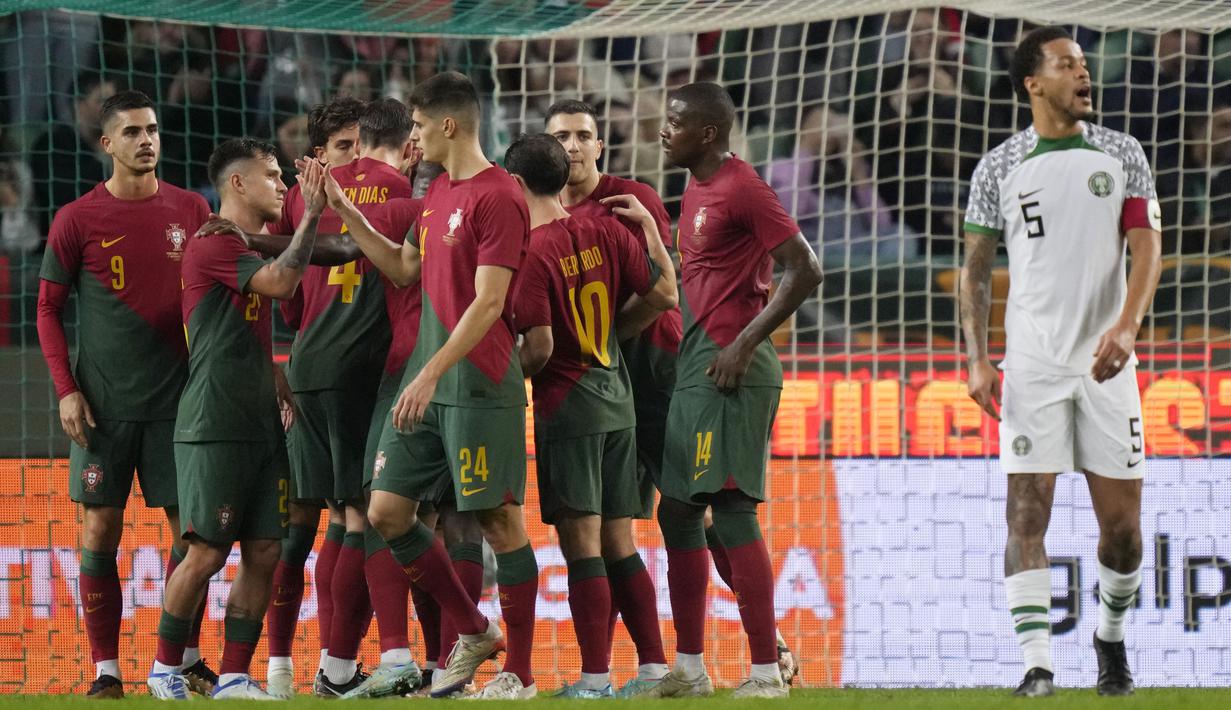 Seleccao das Quinas yang tidak diperkuat Cristiano Ronaldo karena sedang sakit tetap menunjukkan penampilan terbaiknya. Portugal menang dengan skor telak empat gol tanpa balas atas Nigeria. (AP/Armando Franca)