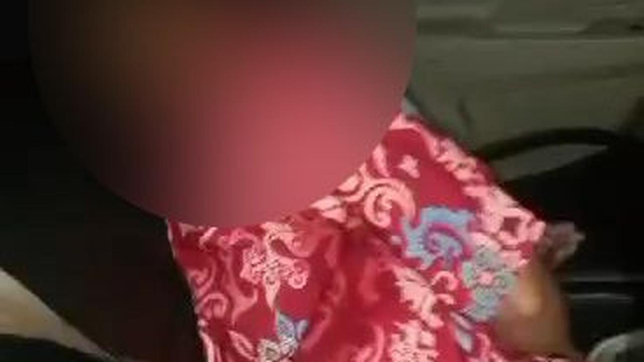 Twedi mengatakan, korban merupakan sopir taksi online. Jasadnya sudah dibawa ke Rumah Sakit Polri Kramatjati untuk keperluan autopsi. Hasilnya, pada jasad korban ditemukan dua luka tusukan senjata tajam.