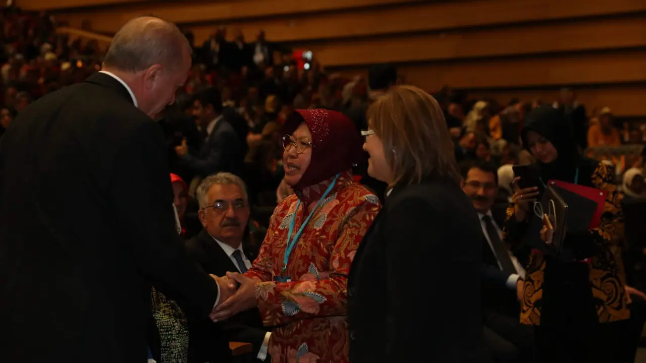 Wali Kota Surabaya, Tri Rismaharini, menjadi narasumber dan tamu kehormatan dalam International Forum of Women in Local Government di Ankara, Turki. (Dokumentasi KBRI Ankara)