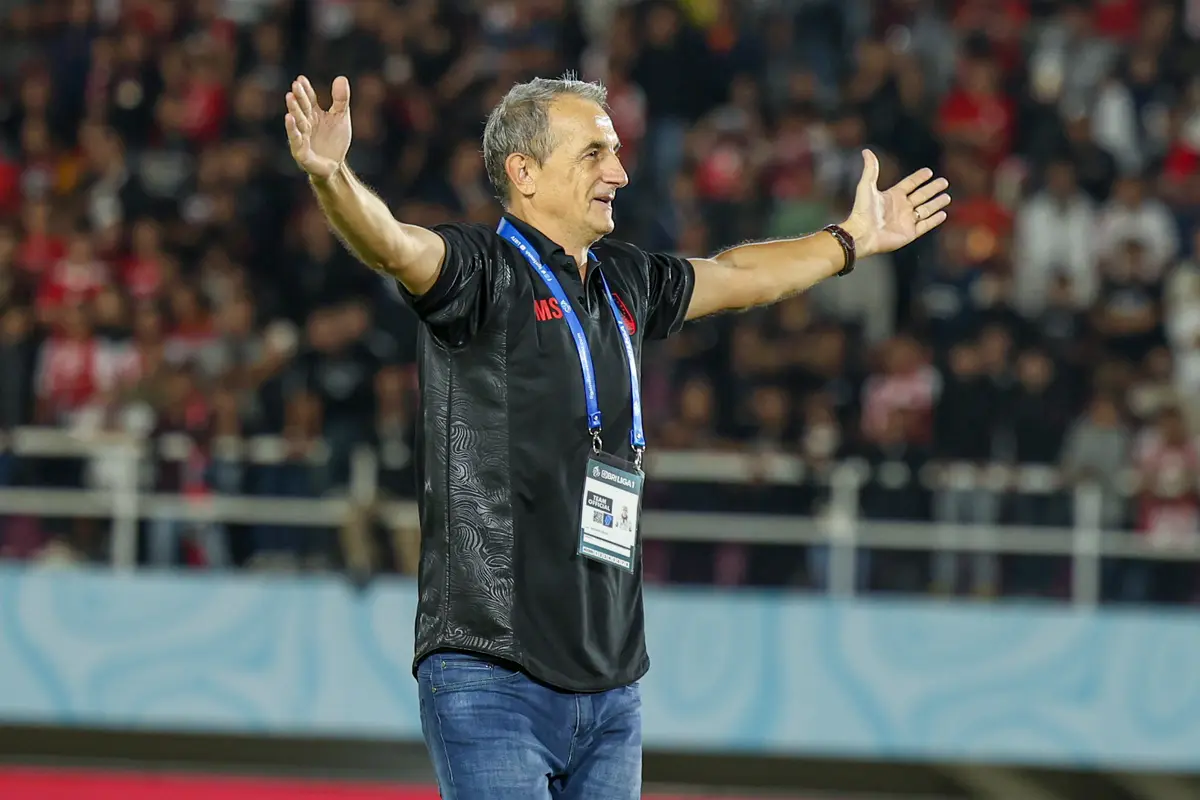 Pelatih Persis Solo, Milomir Seslija.