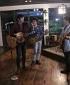 Grup band d'Masiv sedang menggarap proyek video klip terbarunya. Untuk proses penggarapan lagu berjudul Dengarlah Sayang itu menelan biaya yang tidak sedikit. (Andy Masela/Bintang.com)