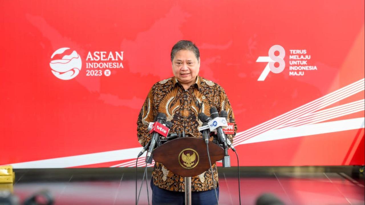 Airlangga menjelaskan, isu strategis pertama yang dibahas yaitu mengenai belanja atau pembelian pemerintah.