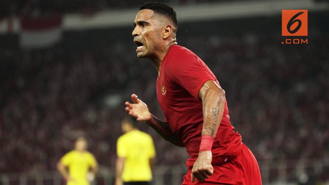 Striker Timnas Indonesia, Beto Goncalves beraksi pada laga kontra Malaysia pada laga Grup G Putaran Kedua Kualifikasi Piala Dunia 2022 Zona Asia di Stadion Utama Gelora Bung Karno, Kamis (5/9/2019). (Bola.com/Vitalis Yogi Trisna)