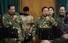 VIDEO: Momen Prabowo Makan Nasi Kotak Bareng Kepala Daerah Diapit SBY & Jokowi dan Dua Jenderal