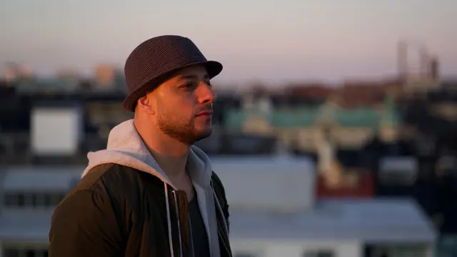 Maher Zain resmi meluncurkan single baru beserta video musik berjudul Antassalam melalui berbagai platform musik.
