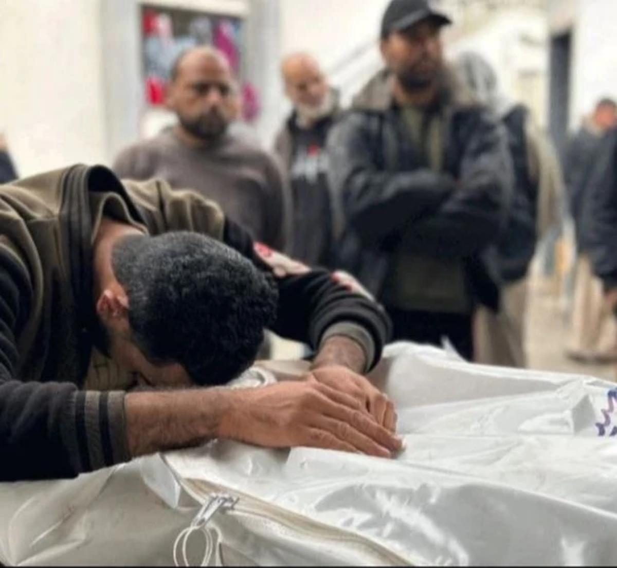 Israel Kembali Serang RS Al-Shifa di Gaza, Tembak Mati 50 Orang Termasuk Anak-Anak, Dokter Ditangkap dan Ditelanjangi