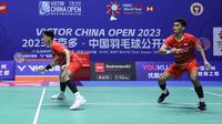 Bagas Maulana/Muhammad Shohibul Fikri&nbsp;saat menghadapi unggulan kedua asal India Satwiksairaj Rankireddy/Chirag Shetty pada babak 32 besar China Open 2023. Ganda putra Indonesia itu menang 21-17, 11-21, dan 21-17 di Changzhou Olympic Sports Centre Xincheng Gymnasium, Rabu (6/9). (foto: PBSI)