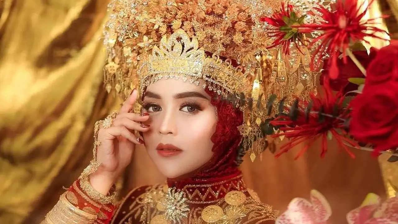8 Gaya Ria Ricis dalam Pemotretan Prewedding Terbaru, Kental Nuansa Adat Aceh