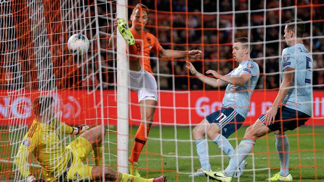 Belanda Hajar Irlandia Utara, Memphis Depay Cetak 2 Gol