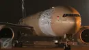 Kondisi pesawat Boeing B777-300ER sesaat setelah mendarat di Bandara Soekarno Hatta, Tangerang, Banten, Kamis (29/10). Pesawat Garuda Indonesia dengan livery Skyteam ini merupakan yang ke-9 yang diterima Garuda sejak tahun 2013 (Liputan6.com/Angga Yuniar)