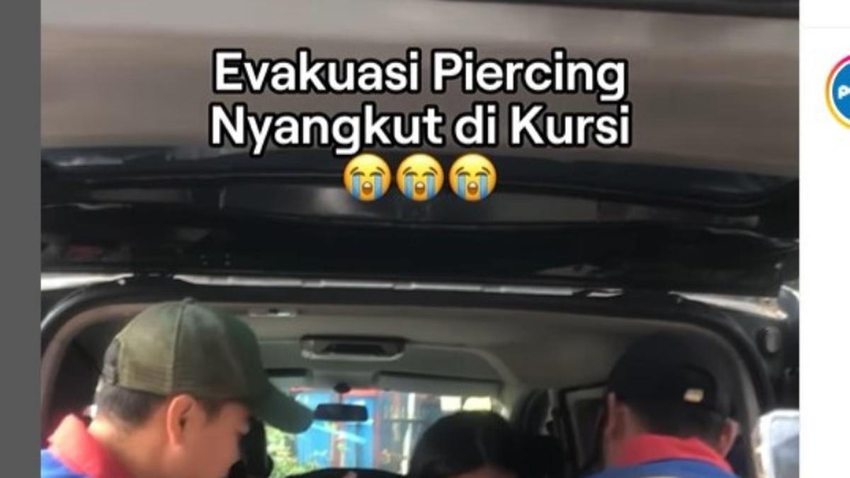 Momen Kocak Petugas Damkar Bantu Wanita Lepaskan Tindik Hidungnya yang Tersangkut di Kursi