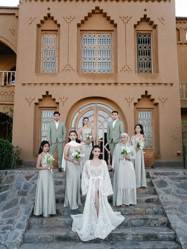 9 Potret Artis Jadi Bridesmaid & Groomsmen Pernikahan Ranggaz Laksmana di Maroko