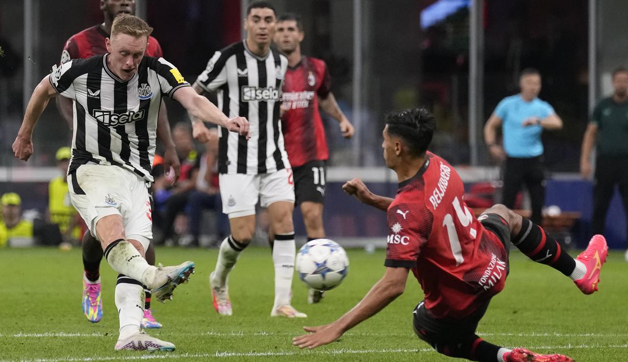 AC Milan harus puas berbagi 1 poin dengan Newcastle United setelah keduanya bermain imbang 0-0. (AP Photo/Antonio Calanni)