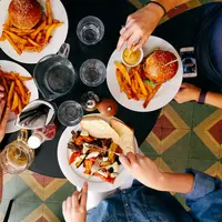 Alasan hemat, tiga zodiak ini jarang ikut bukber. (Sumber foto: unsplash.com)