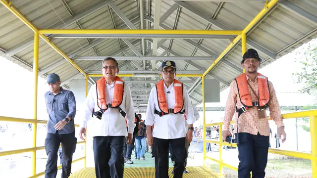 Menteri ESDM Arifin Tasrif dan Menteri Perhubungan Budi Karya Sumadi meresmikan operasional Prototype Diesel Dual Fuel (DDF) Crewboat milik PT Pertamina Hulu Mahakam (PHM). (Dok Kementerian ESDM)