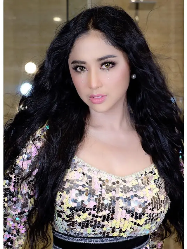 Dewi Perssik. (Foto: Instagram @dewiperssikreal)