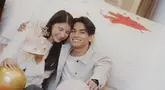 Kejutan ulang tahun ini menjadi momen yang sangat berkesan bagi Cassandra. Suasana perayaan yang hangat dan intim menggambarkan betapa berartinya dukungan dan kehadiran orang-orang terdekat dalam hidupnya. Meskipun dirayakan sederhana, kasih sayang dan kebersamaan yang terpancar dari perayaan tersebut jauh lebih berharga daripada pesta mewah sekalipun. (Liputan6.com/IG/@cassandraslee)