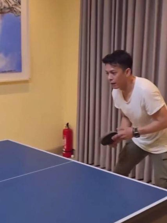 7 Potret Celine Evangelista Main Tenis Meja Bareng Ariel Noah, Tuai Banyak Sorotan