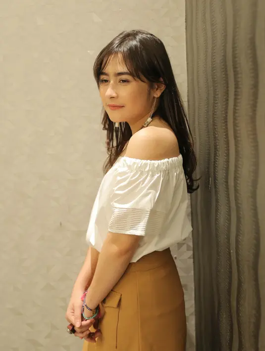 Usianya yang masih relatif muda, Prilly Latuconsina tidak mau dipusingkan mengenai pasangan. Bahkan, pemeran kelahiran Tangerang, 15 Oktober 1996 itu mengaku masih jomblo. (Andy Masela/Bintang.com)